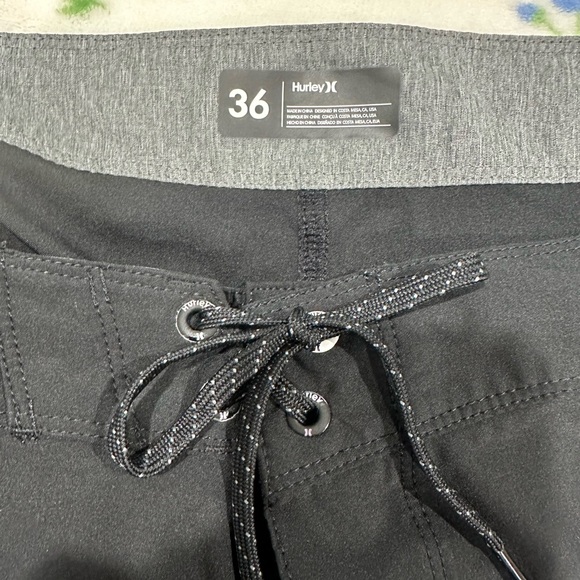 Men’s Hurley size 36 board shorts - Picture 6 of 7